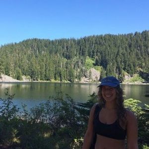 Meet your Posher, Izze